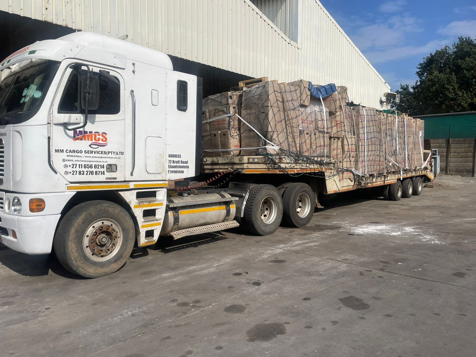 MMCS Freightliner Argosy pulling super-link flatbed combination